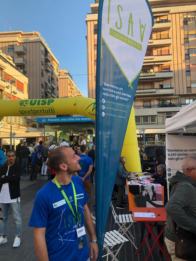 Volontario isav in una maratona a Pescara